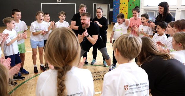 Fundacja Sapere Aude – Razem do Celu zrealizowała ogólnopolski program „Aktywni Razem – Sport, Edukacja, Rodzina”, którego celem jest łączenie aktywności fizycznej, nowoczesnej edukacji i integracji międzypokoleniowej. Projekt obejmuje działania skierowane do dzieci, młodzieży, nauczycieli, dorosłych oraz seniorów i jest realizowany w sześciu miastach w Polsce. Program składa się z trzech uzupełniających się komponentów: edukacyjnego, sportowego oraz rodzinnego.